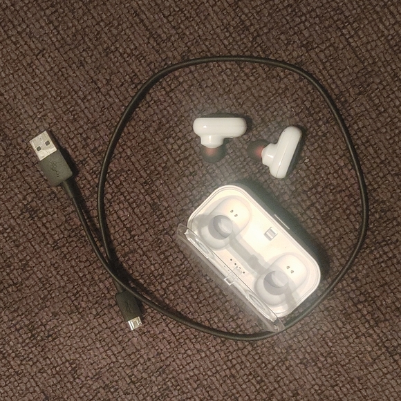 earbuds - Picture 2 of 2